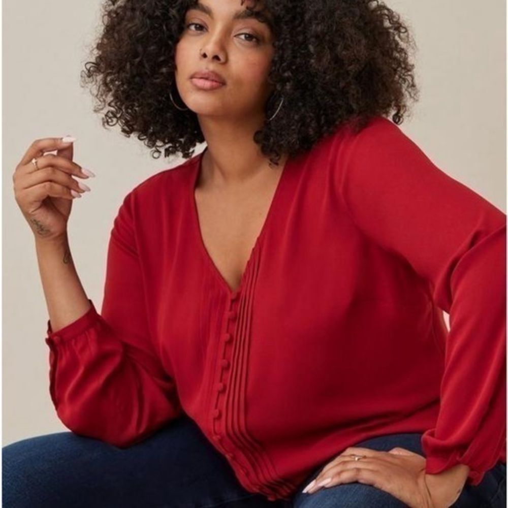 Torrid Georgette Pintuck Button-Front Blouse red size 3 3x